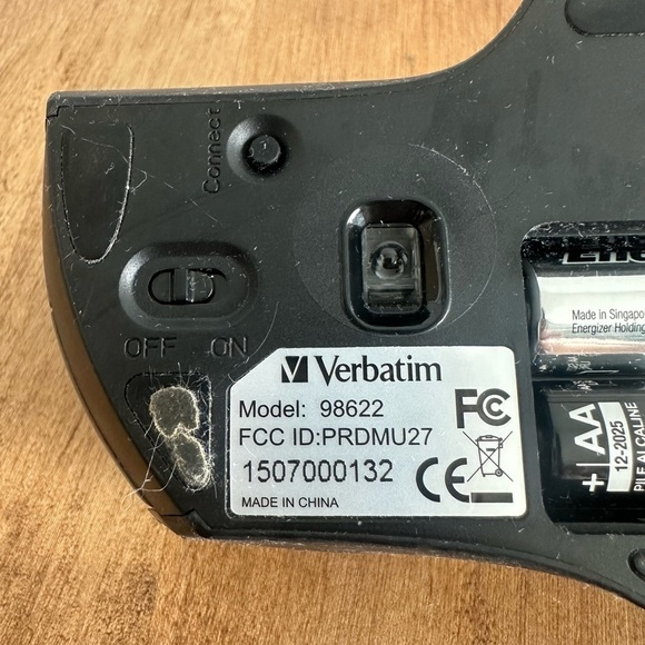 Verbatim Wireless Mouse Model: 98622 8-Button Deluxe Blue LED- No Battery Cover. - Picture 8 of 11